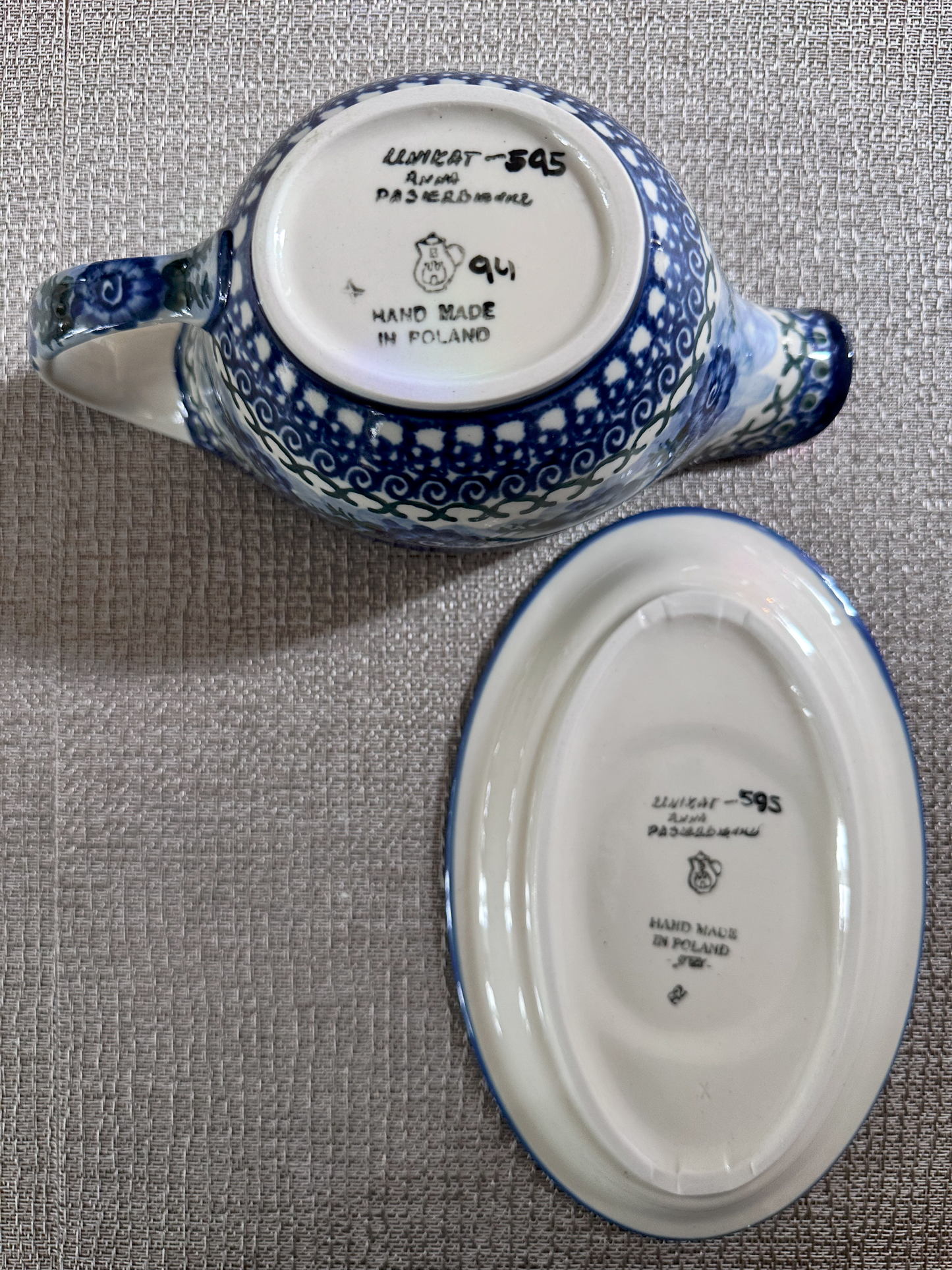 Zakłady Ceramiczne Bolesławiec Polish Pottery - Hand-Painted, Gravy Bowl with Saucer – UNIKAT #595 – Artist Signed by Anna Pasarbiore