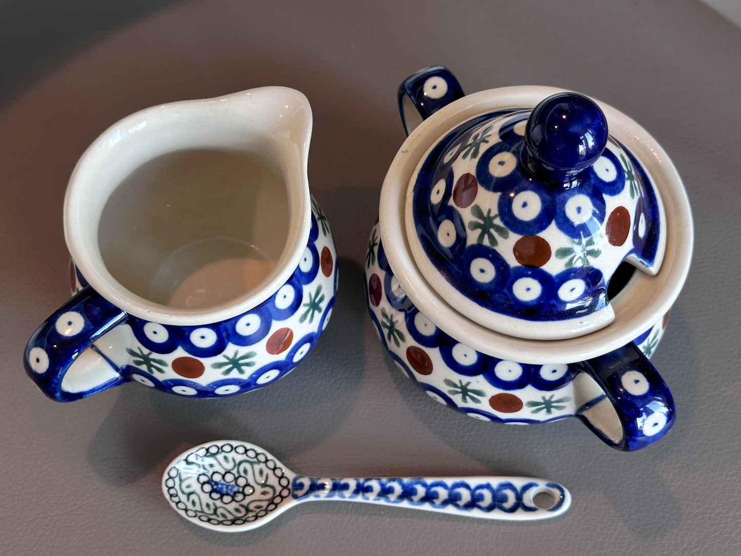 Zakłady Ceramiczne Bolesławiec Handmade Polish Pottery – "Mosquito" Pattern Sugar Bowl - Creamer & Spoon Set