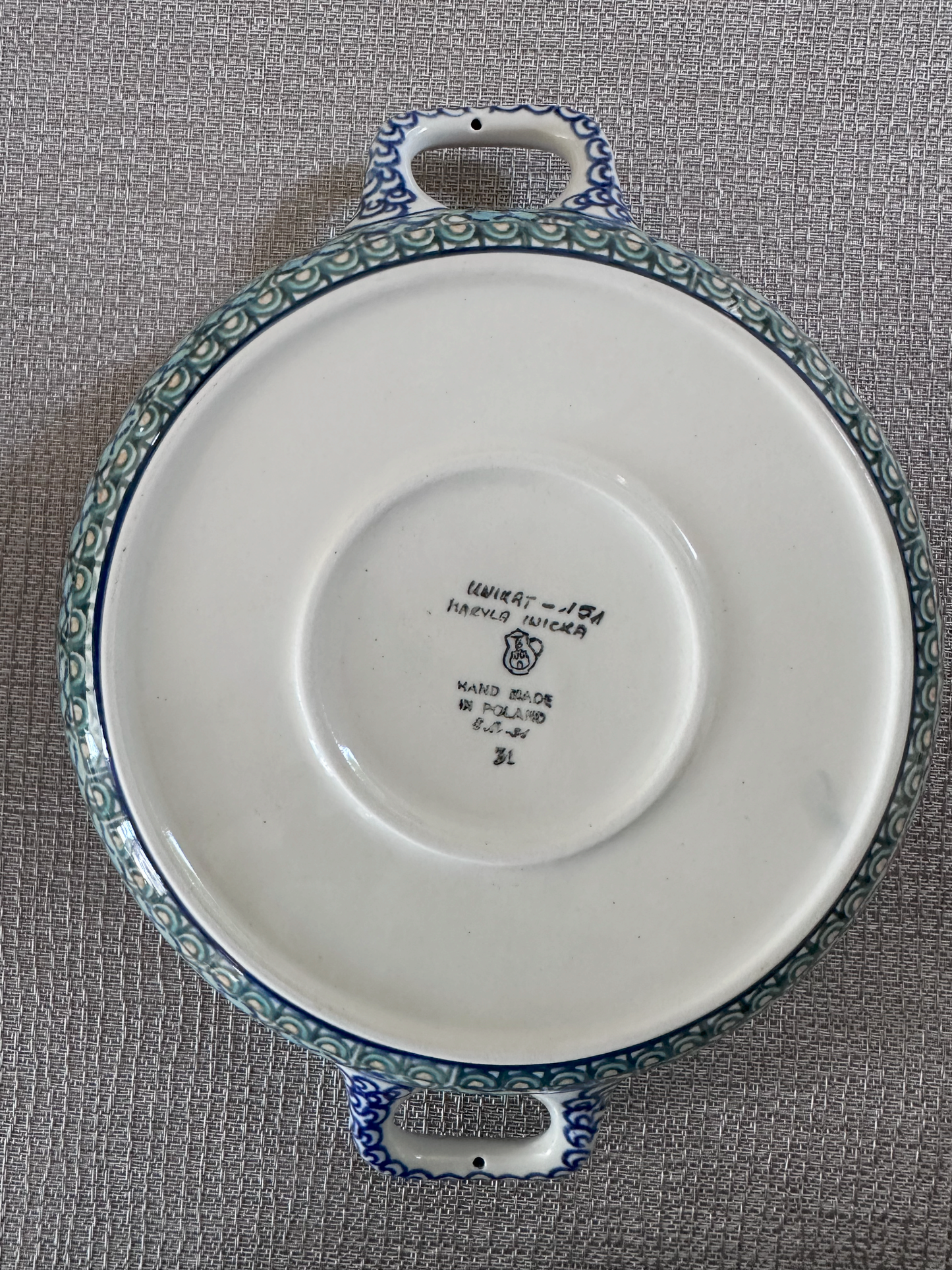 Ceramika Artystyczna – Bolesławiec Hand Made Polish Pottery - Round Baker with Handles – Artist Signed Hareyla Iwicka – "Aztec Sky" Pattern – Unikat #157 – 1 Quart