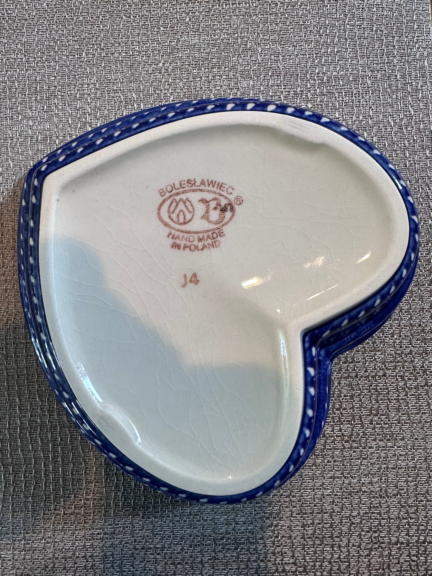 Zakłady Ceramiczne – Bolesławiec Hand Made Polish Pottery Heart Shaped Baking Dish – Cobalt Blue and White Dot Pattern – 1 Qt