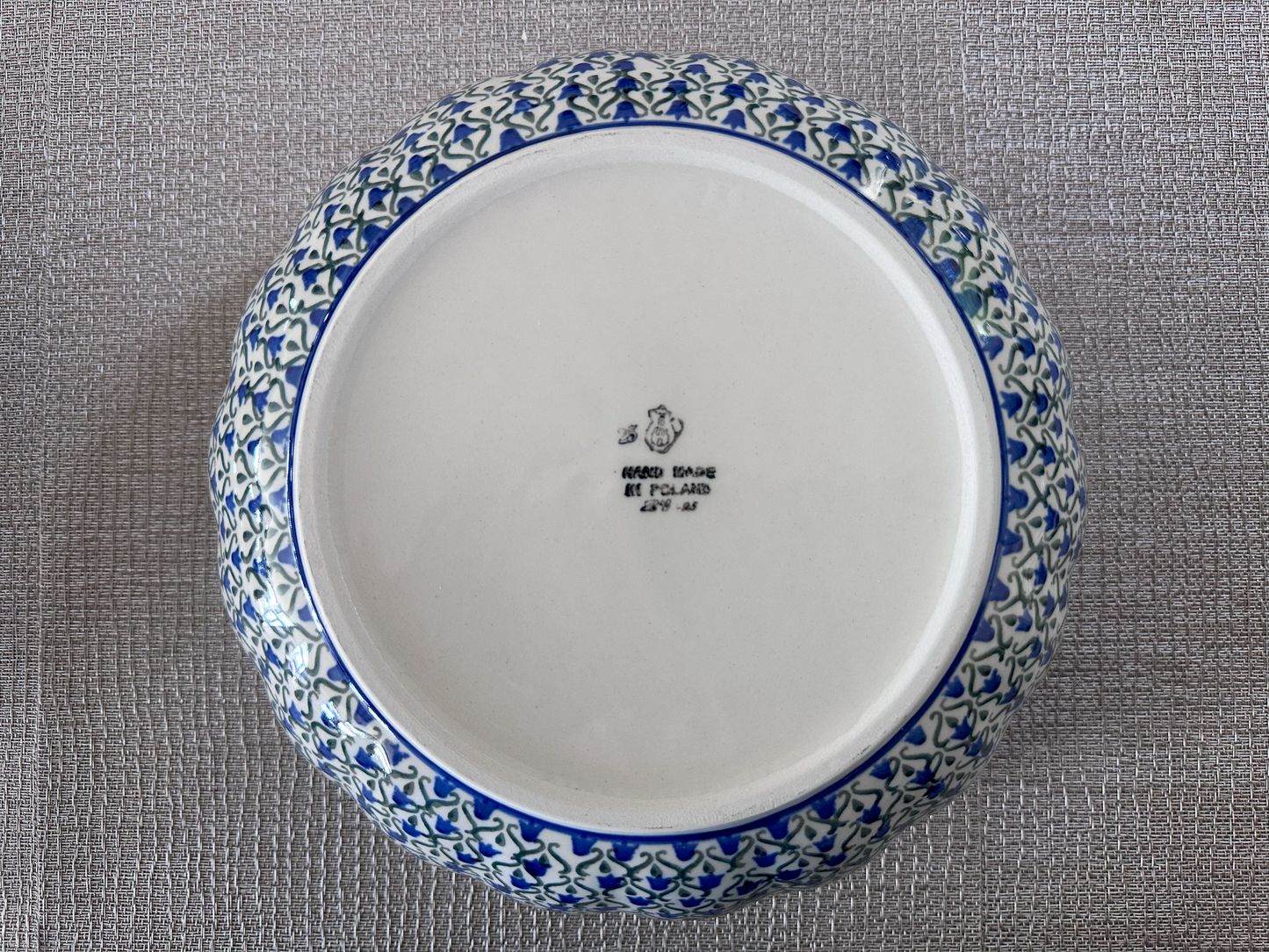 Ceramika Artystyczna – Bolesławiec Hand Made Polish Pottery – Round Fluted Edge Serving Bowl – 2.25 Qt