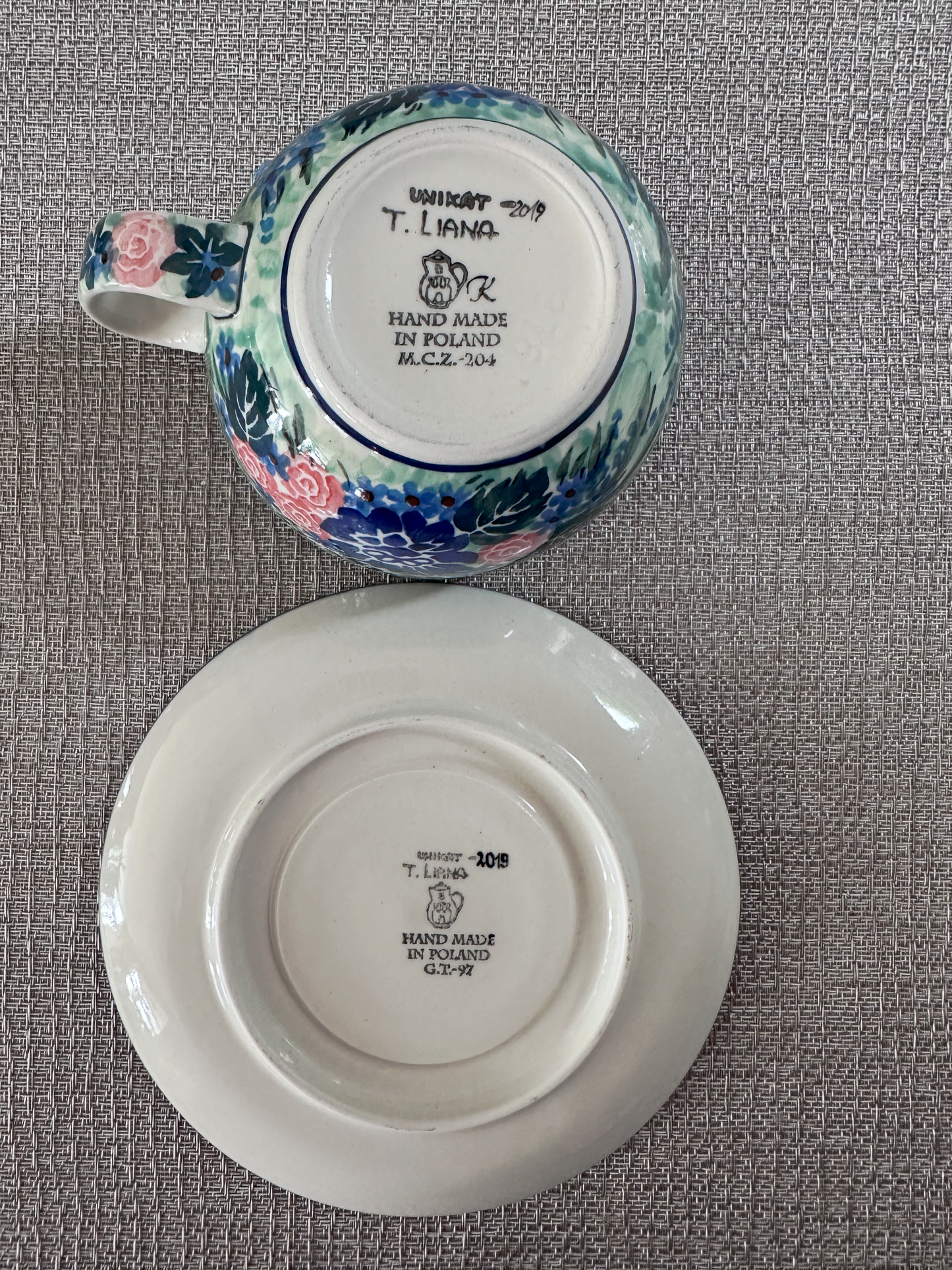 Ceramika Artystyczna – Bolesławiec Hand Made Polish Pottery - Set of 4 - Beverage Cups and Saucers – Artist Signed T. Liana – Unikat #2019 – 8 Oz Capacity