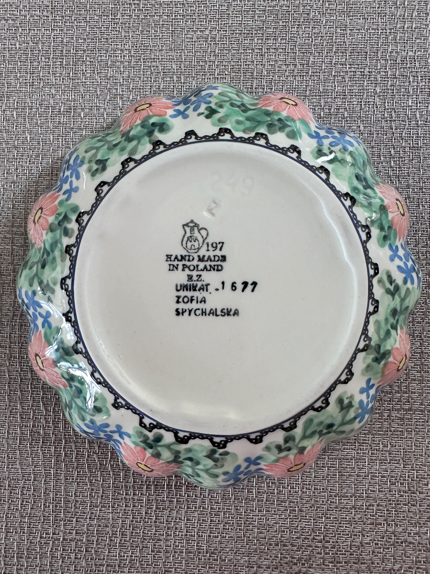 Ceramika Artystyczna – Bolesławiec Hand Made Polish Pottery - Round Scalloped Edge Serving Dish – Artist Signed Zofia Spychalska – Unikat #1677 – 8 Oz Capacity