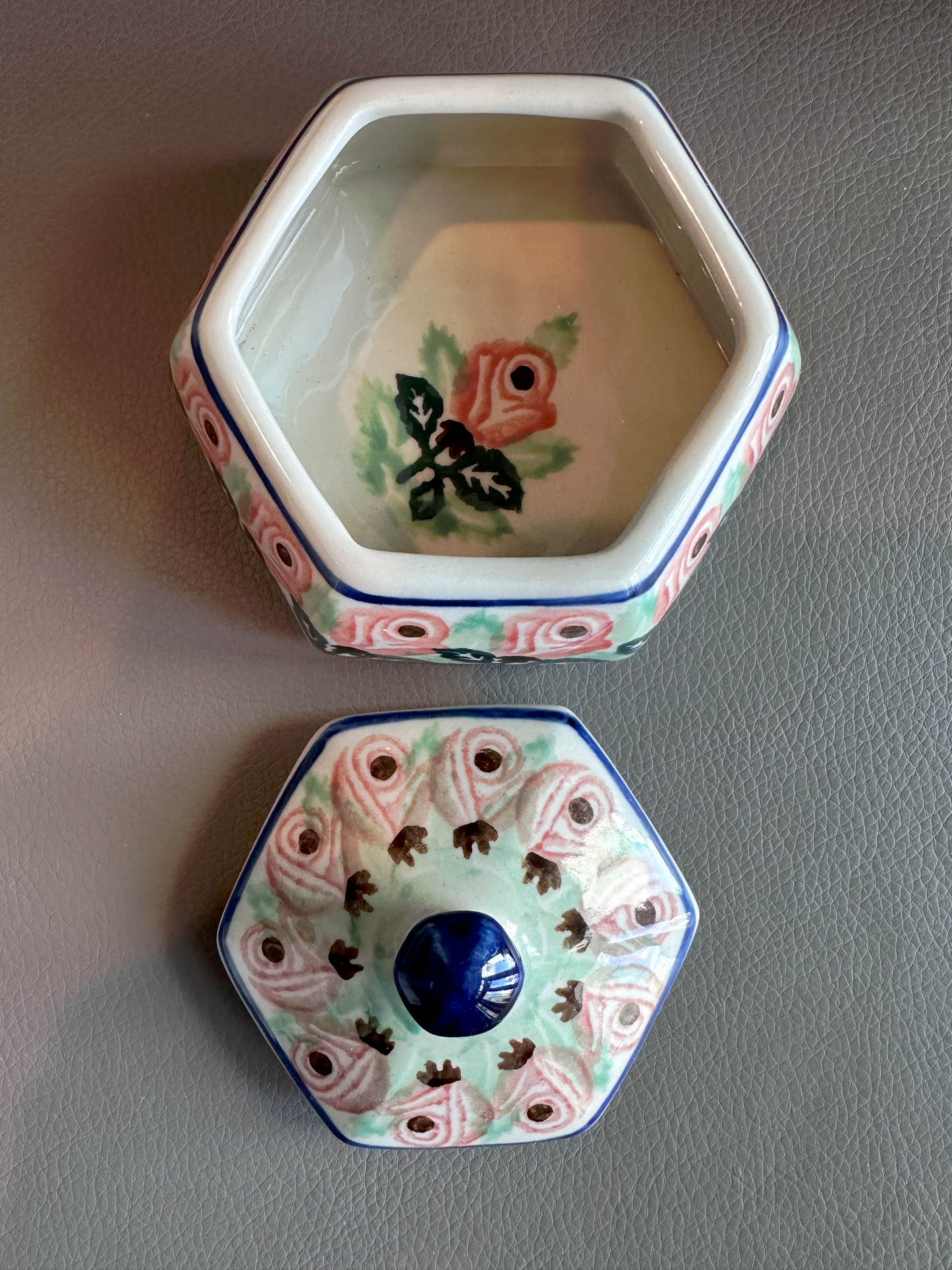 Ceramika Artystyczna Bolesławiec Polish Pottery, Hand-Painted, Sugar Bowl – UNIKAT #963 – Artist Signed by J. Maczka