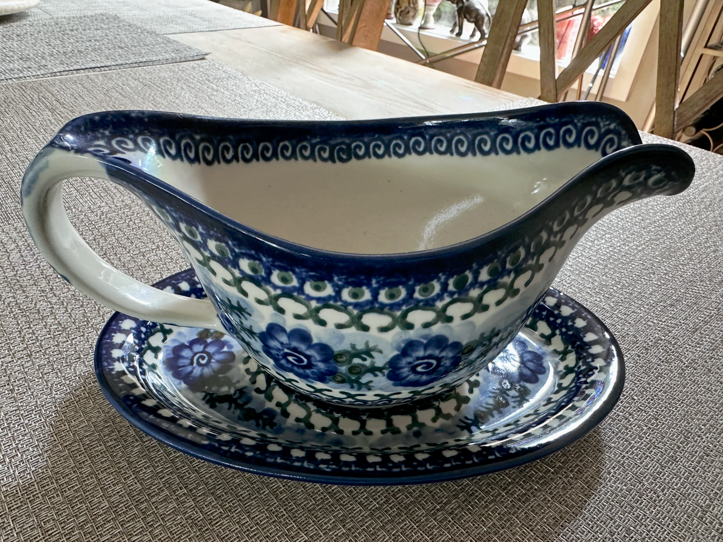 Zakłady Ceramiczne Bolesławiec Polish Pottery - Hand-Painted, Gravy Bowl with Saucer – UNIKAT #595 – Artist Signed by Anna Pasarbiore