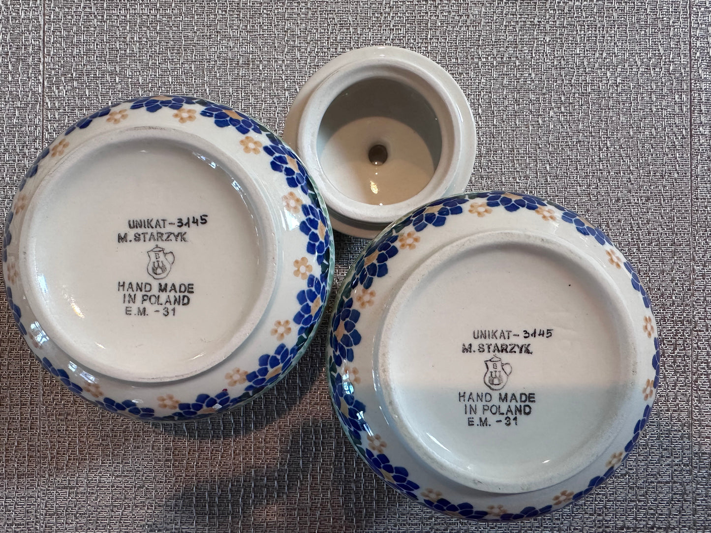 Ceramika Artystyczna Bolesławiec Polish Pottery - Handmade - 2x Jars with 1x Lid – UNIKAT #3145 – Artist Signed by M. Starzyk