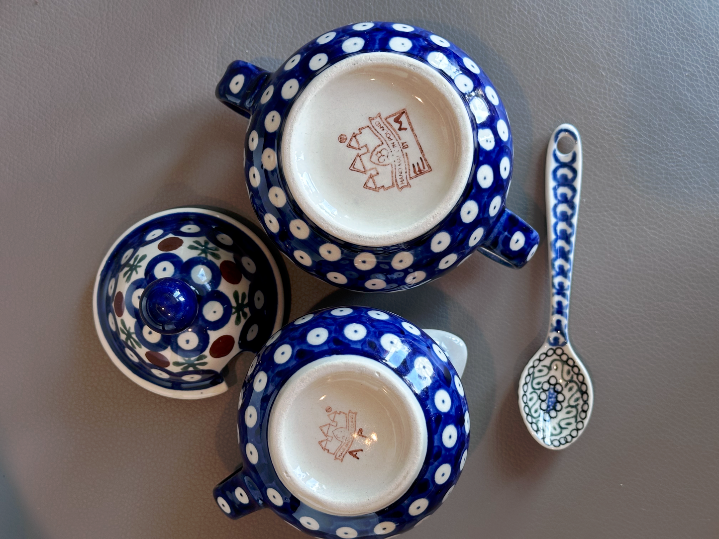 Zakłady Ceramiczne Bolesławiec Handmade Polish Pottery – "Mosquito" Pattern Sugar Bowl - Creamer & Spoon Set