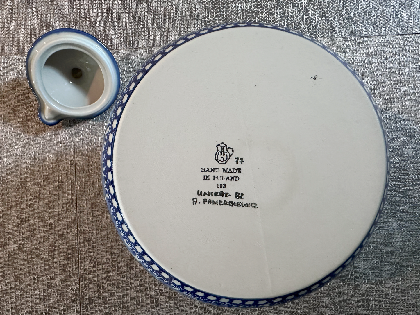 Ceramika Artystyczna – Bolesławiec Hand Made Polish Pottery – Coffee Server / Pitcher with Lid – Artist Signed A. Pasiergiewicz – Unikat #82 – 9" Tall - 2 1/2 Qt