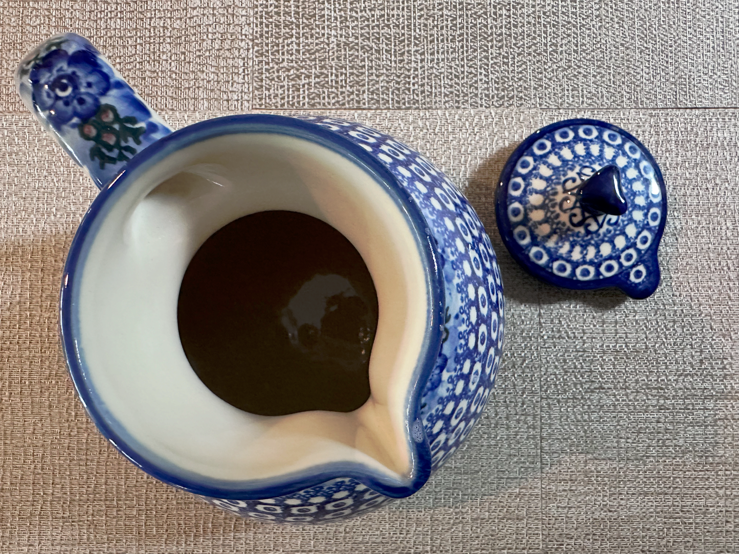 Ceramika Artystyczna – Bolesławiec Hand Made Polish Pottery – Coffee Server / Pitcher with Lid – Artist Signed A. Pasiergiewicz – Unikat #82 – 9" Tall - 2 1/2 Qt