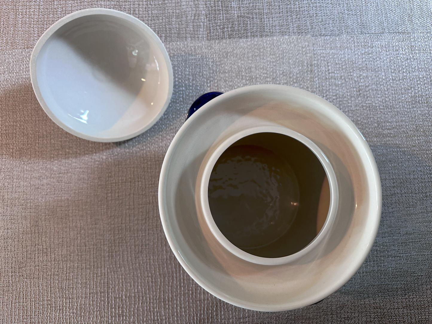 Zakłady Ceramiczne Bolesławiec Polish Pottery - Handmade - Large Lidded Internal Collar Container – "Mosquito" Pattern - 4 1/2 Qt