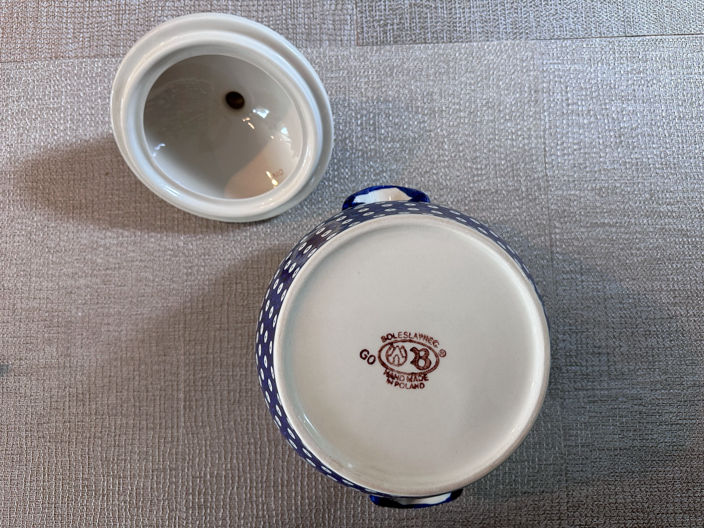 Zakłady Ceramiczne Bolesławiec Polish Pottery - Handmade - Internal Collar Lidded - Extra Large Container / Cookie Jar – "Mosquito" Pattern - 6 Qt