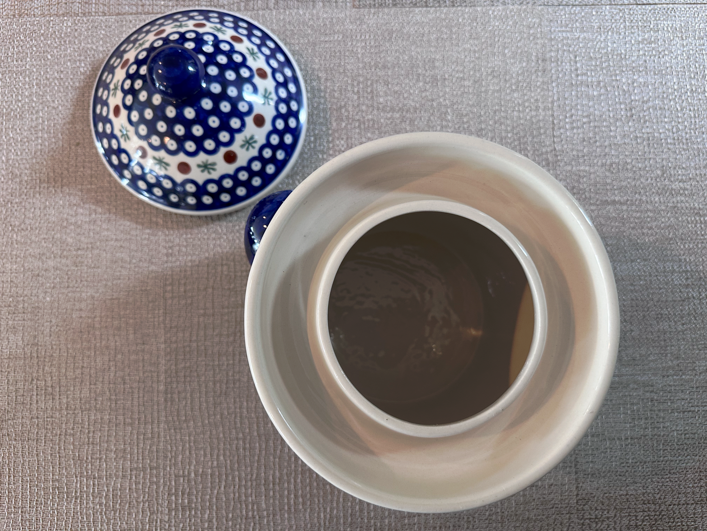 Zakłady Ceramiczne Bolesławiec Polish Pottery - Handmade - Internal Collar Lidded - Extra Large Container / Cookie Jar – "Mosquito" Pattern - 6 Qt