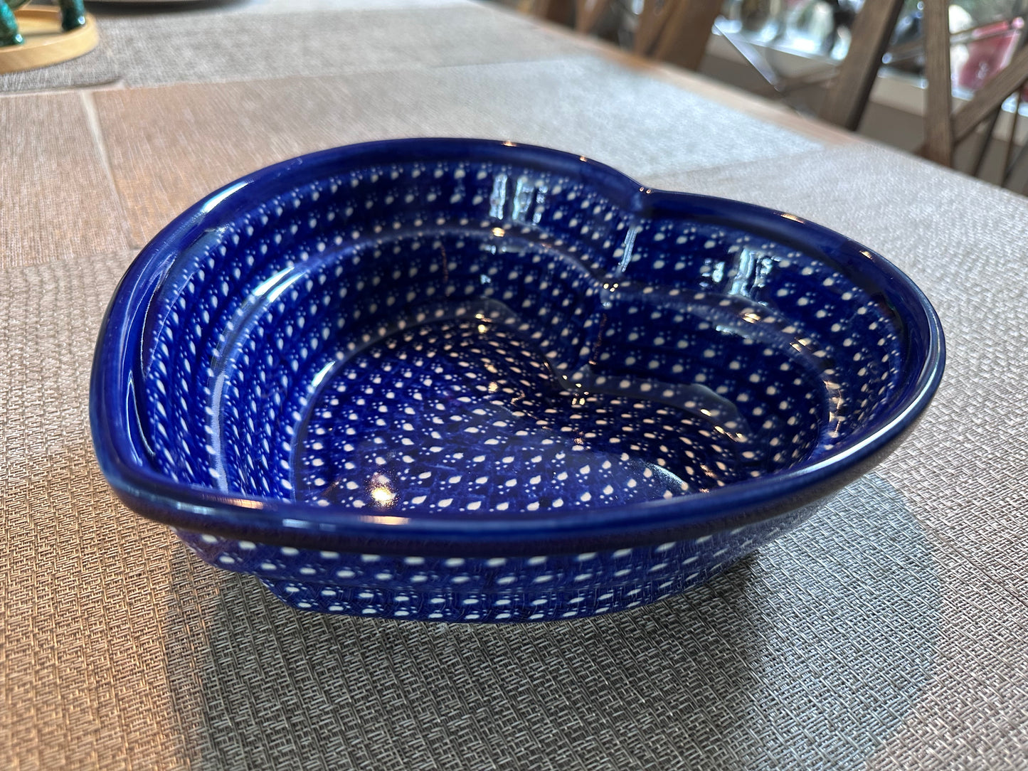 Zakłady Ceramiczne – Bolesławiec Hand Made Polish Pottery Heart Shaped Baking Dish – Cobalt Blue and White Dot Pattern – 1 Qt