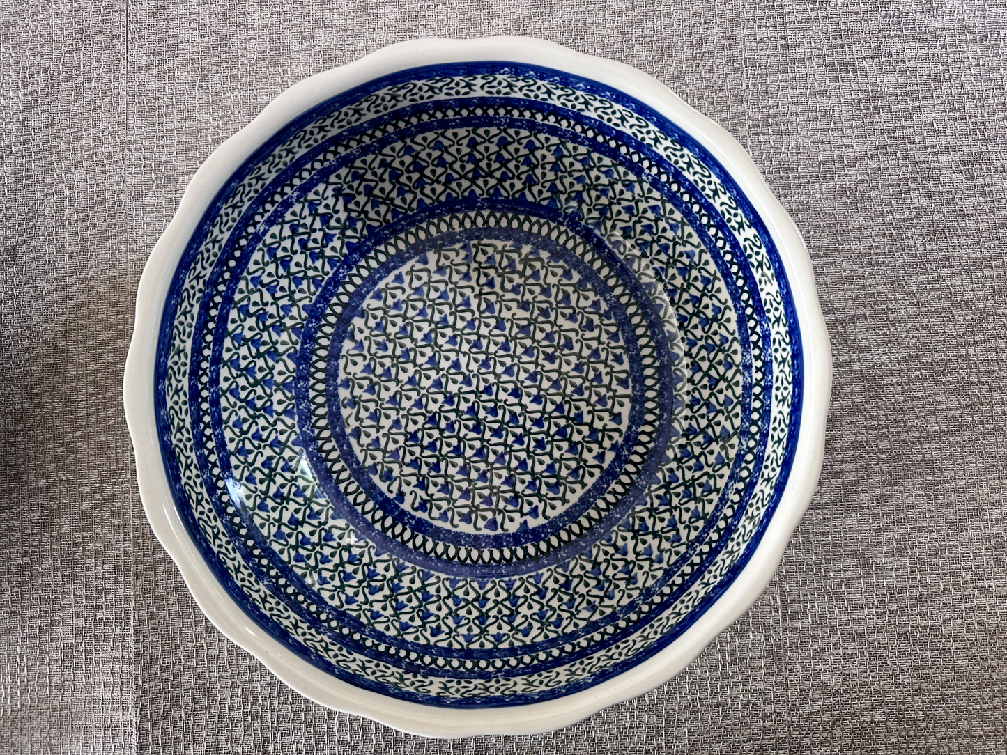 Ceramika Artystyczna – Bolesławiec Hand Made Polish Pottery – Round Fluted Edge Serving Bowl – 2.25 Qt