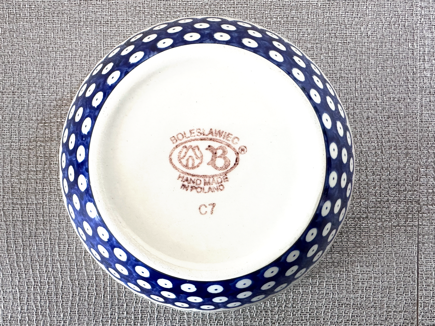 Zakłady Ceramiczne – Bolesławiec Hand Made Polish Pottery - Serving Bowl – “Mosquito” Pattern – 1 Qt – 8" Diameter