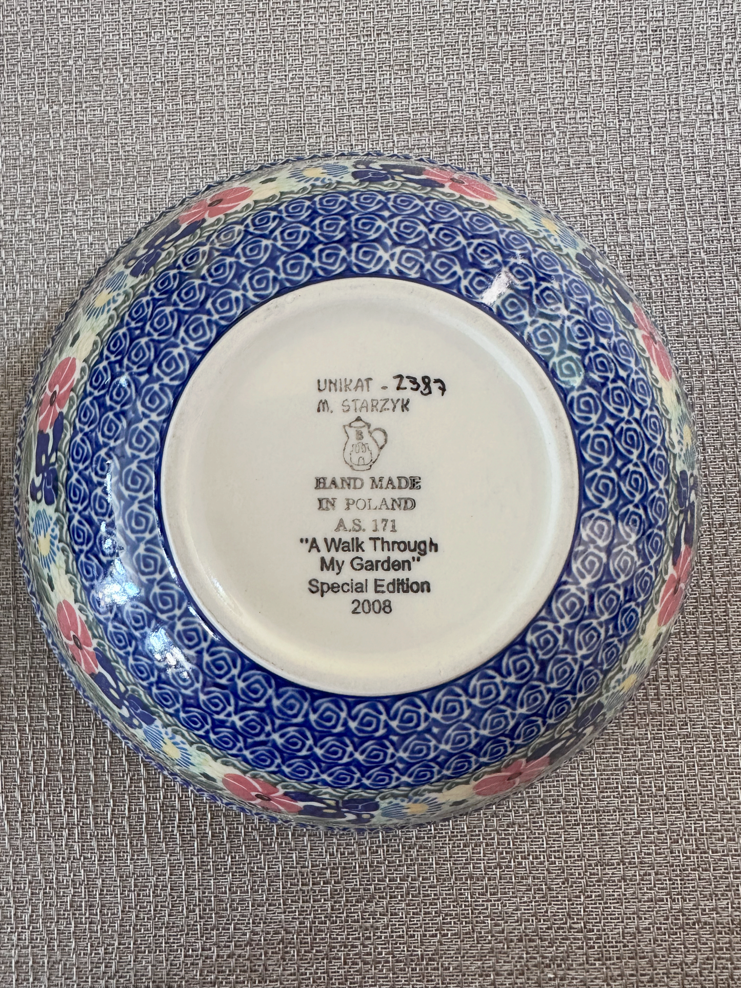 Ceramika Artystyczna – Bolesławiec Hand Made Polish Pottery Serving Bowl – Special Edition “A Walk Through My Garden” Pattern – Artist Signed M. Starzyk - Unikat #2387 – 1.5 Qt