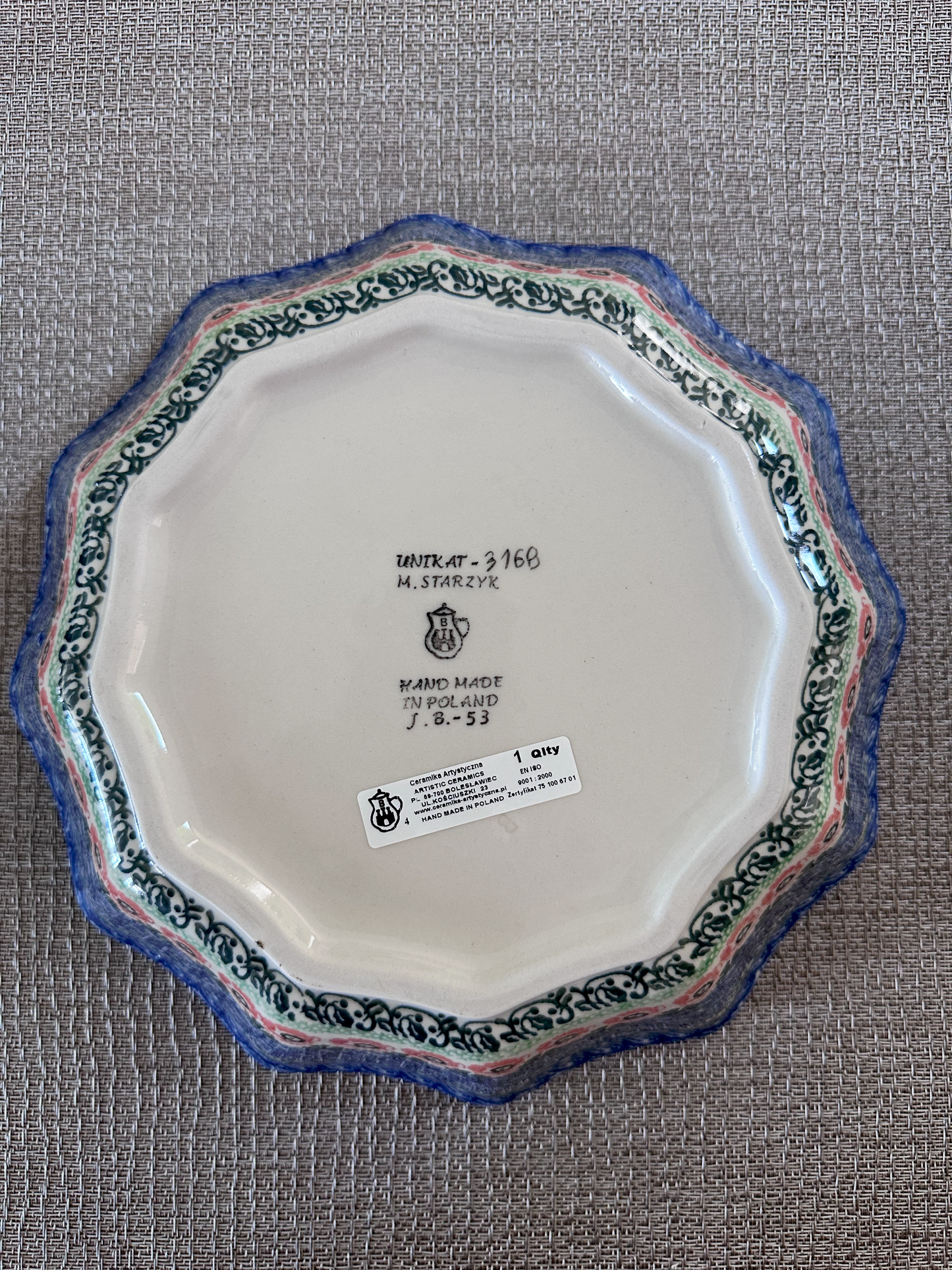 Ceramika Artystyczna – Bolesławiec Hand Made Polish Pottery Fluted Edge Round Serving Bowl – Artist Signed M. Starzyk - Unikat #3168 – 1 Qt