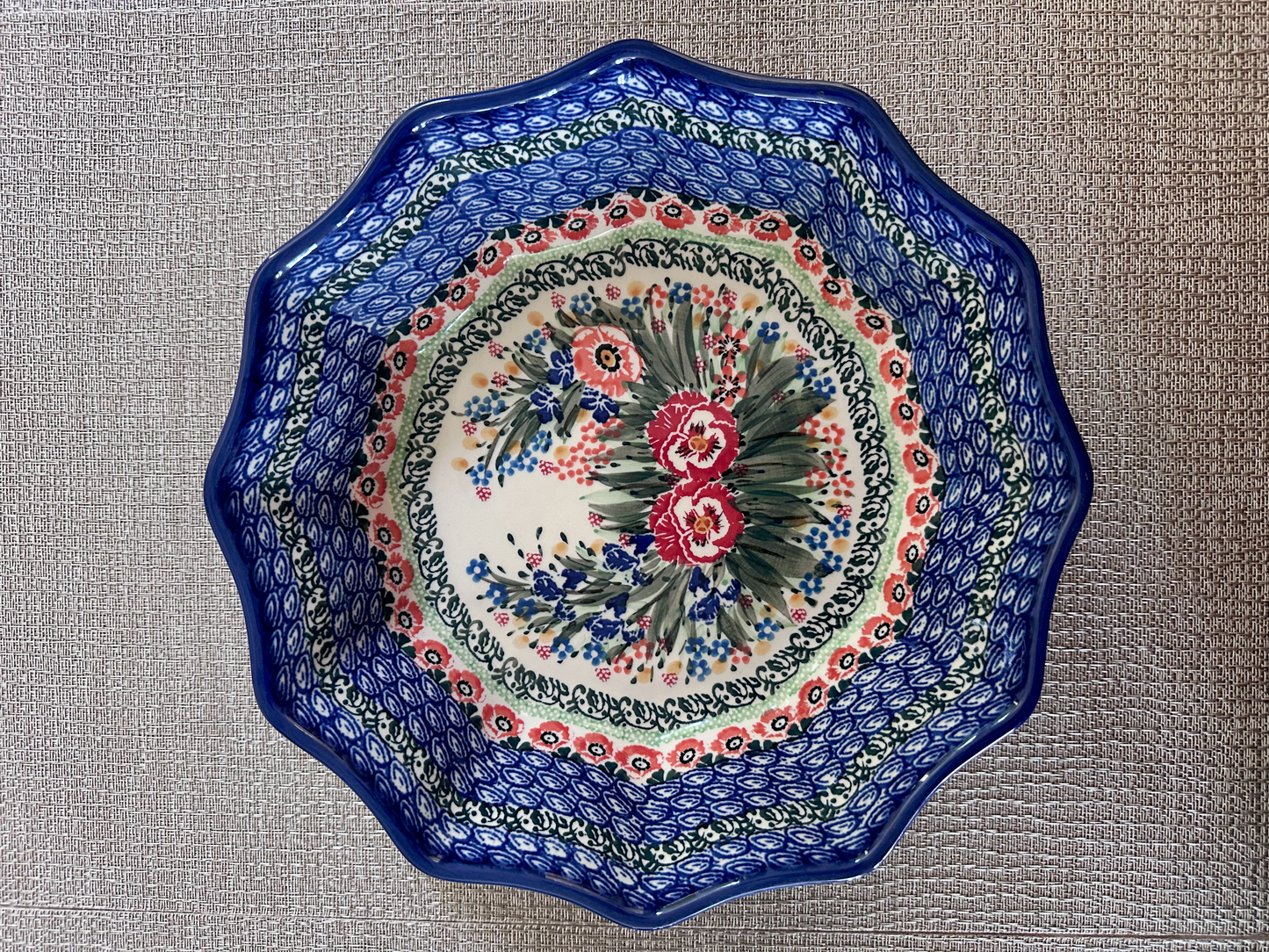 Ceramika Artystyczna – Bolesławiec Hand Made Polish Pottery Fluted Edge Round Serving Bowl – Artist Signed M. Starzyk - Unikat #3168 – 1 Qt