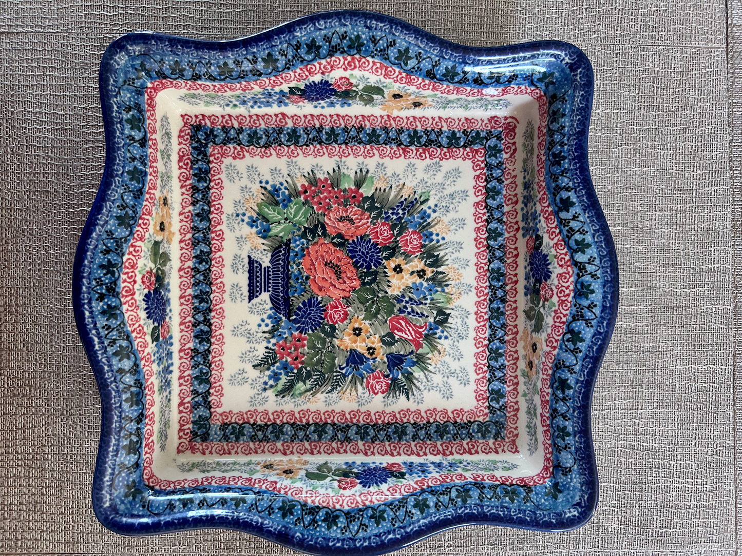 Ceramika Artystyczna – Bolesławiec Hand Made Polish Pottery Square Scalloped Edge Bowl – Artist Signed T. Liana – Limited Edition "True Royalty" Pattern - Unikat #4058 – 1 Qt