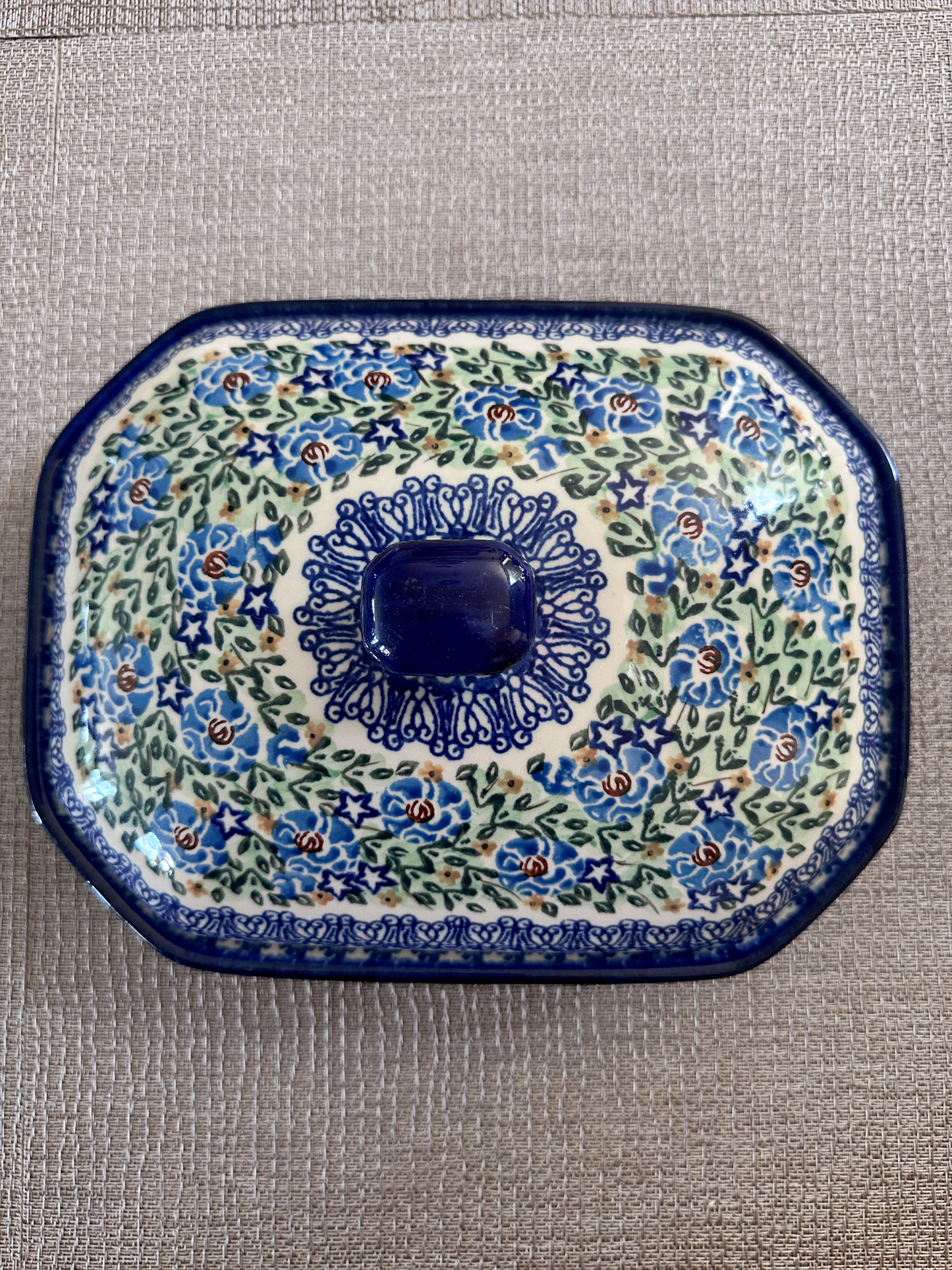 Ceramika Artystyczna – Bolesławiec Hand Made Polish Pottery - Medium Casserole with Lid – Artist Signed M. Starzyk – Unikat #1029 – 2 Cup