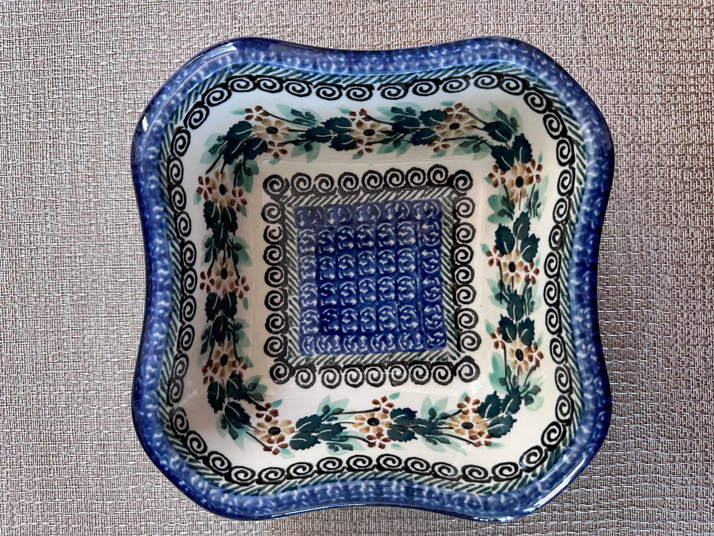 Ceramika Artystyczna – Bolesławiec Hand Made Polish Pottery - Artist Signed E. Deptula – Unikat #1111 - Wavy Edge Square Dish – 2 Cup Capacity