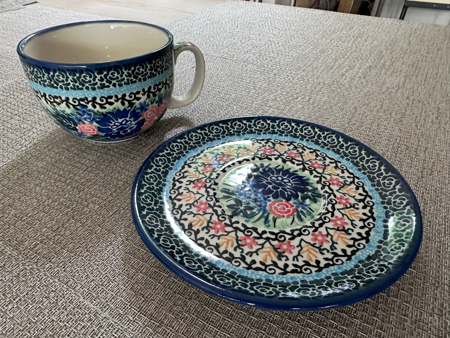 Ceramika Artystyczna – Bolesławiec Hand Made Polish Pottery - Set of 4 - Beverage Cups and Saucers – Artist Signed T. Liana – Unikat #2019 – 8 Oz Capacity