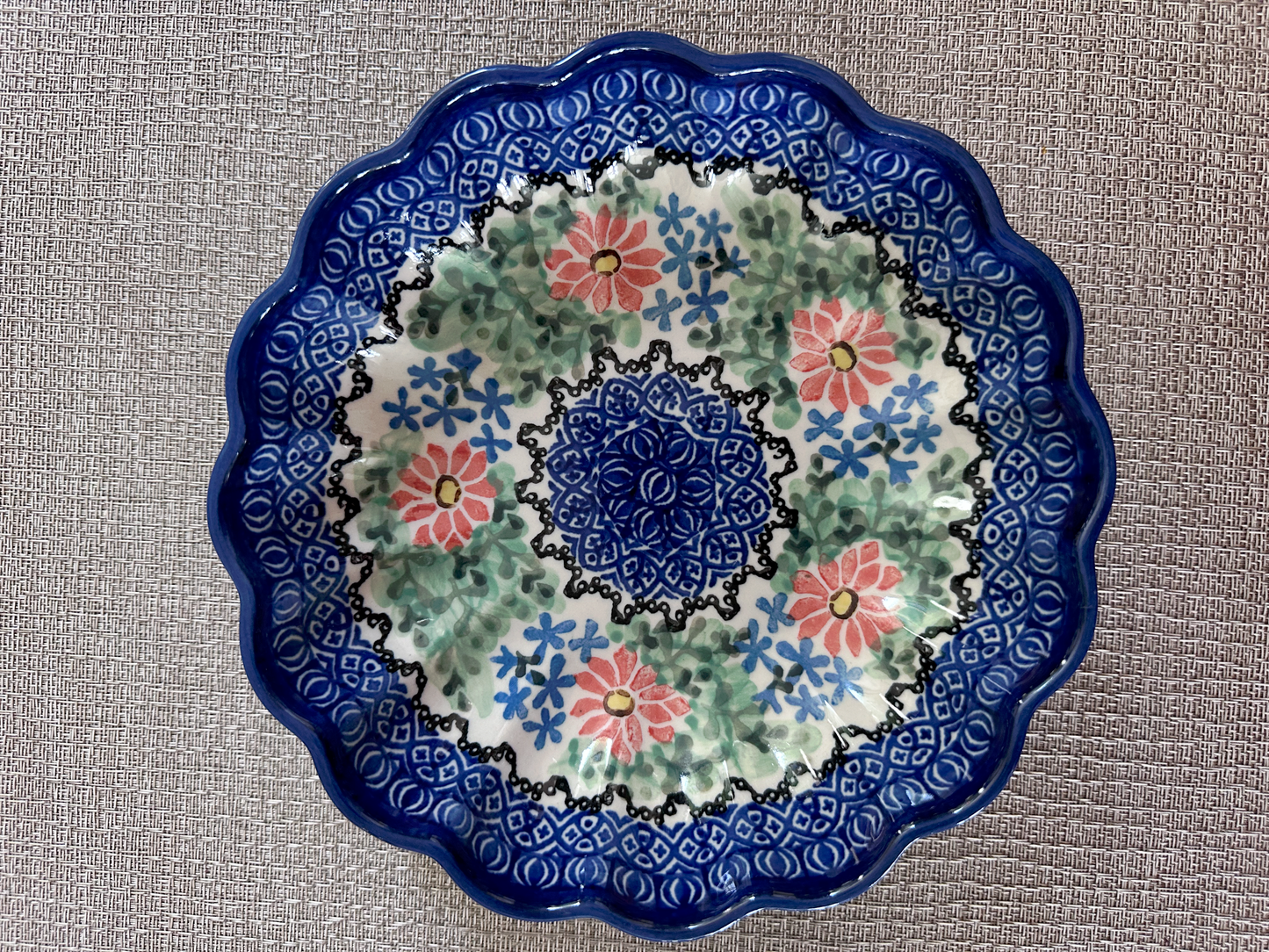 Ceramika Artystyczna – Bolesławiec Hand Made Polish Pottery - Round Scalloped Edge Serving Dish – Artist Signed Zofia Spychalska – Unikat #1677 – 8 Oz Capacity