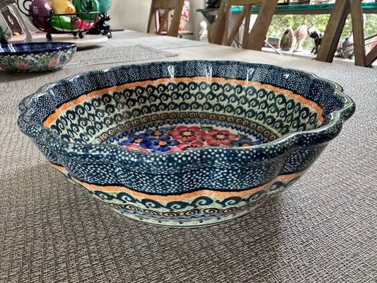 Zakłady Ceramiczne – Bolesławiec Hand Made Polish Pottery - Round Fluted Edge Serving Dish – Artist Signed - Teresa Janiuk – Unikat #1278-ART-129 – 24 Oz