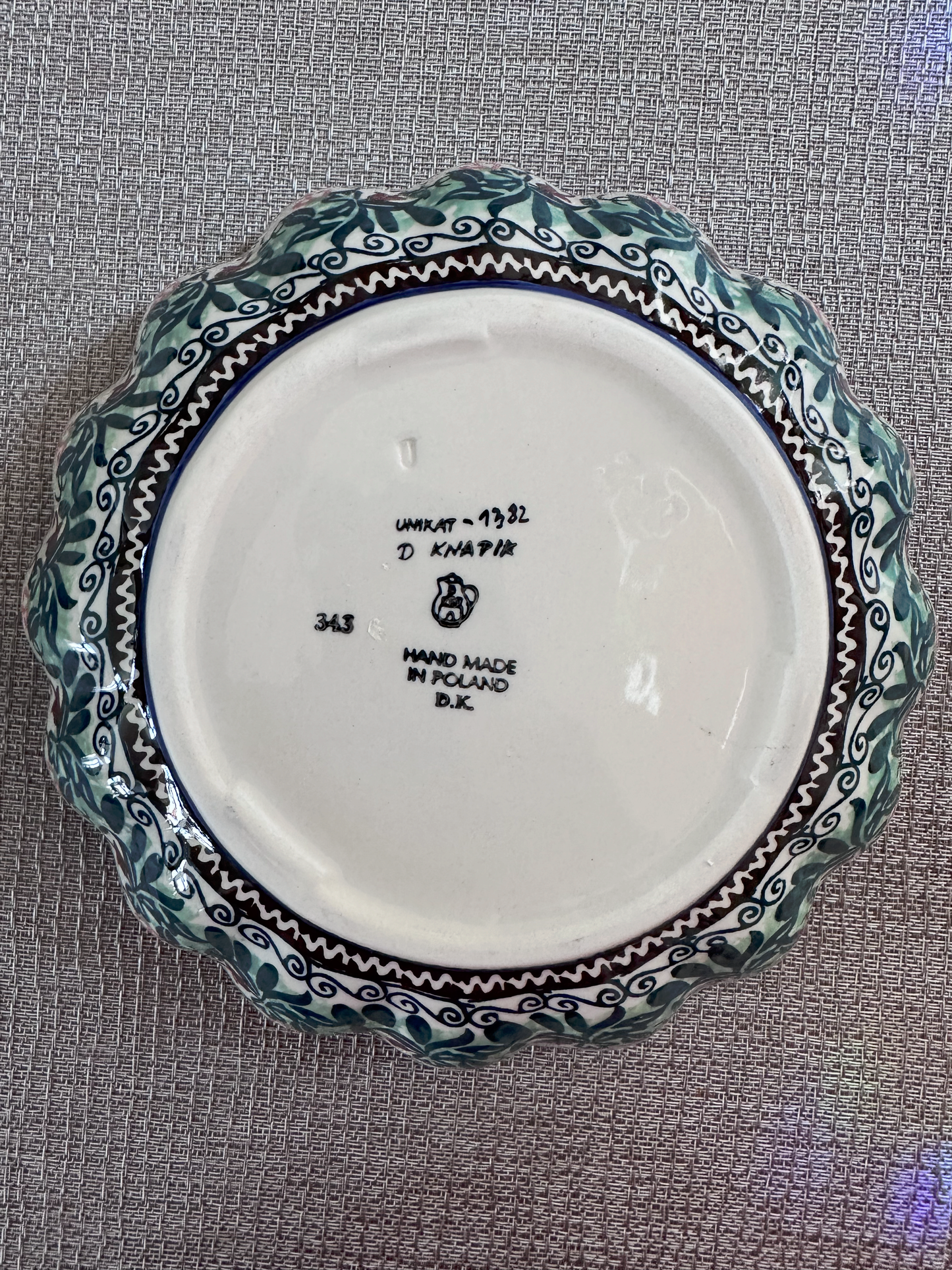 Ceramika Artystyczna – Bolesławiec Hand Made Polish Pottery - Round Scalloped Edge Serving Dish – Artist Signed D. Knapik – Unikat #1382 – 2-Cup Capacity