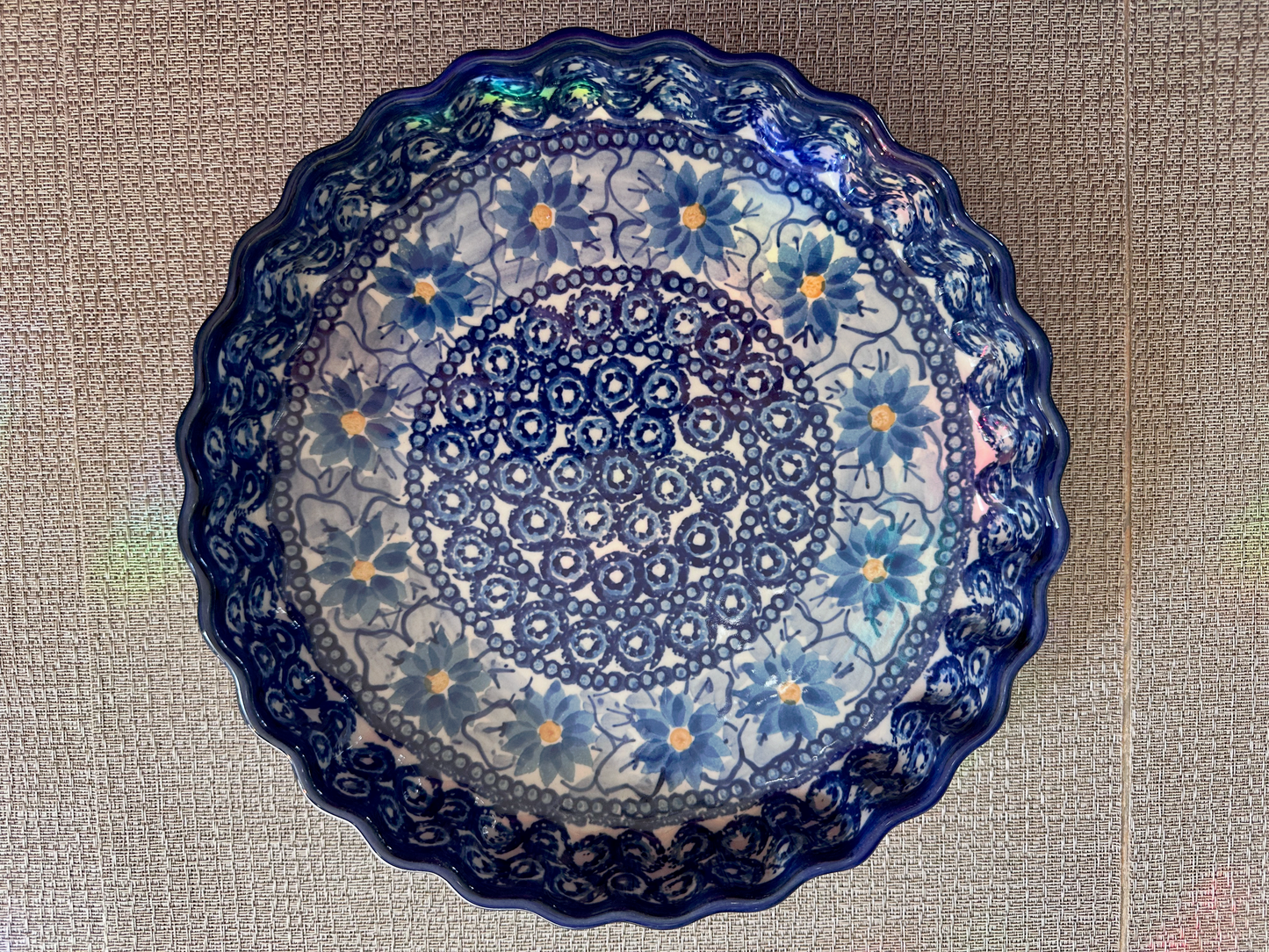 Ceramika Artystyczna – Bolesławiec Hand Made Polish Pottery - Round Scalloped Edge Serving / Quiche Dish – Artist Signed L. Lenkiewicz – Unikat #742 – 3-Cup Capacity