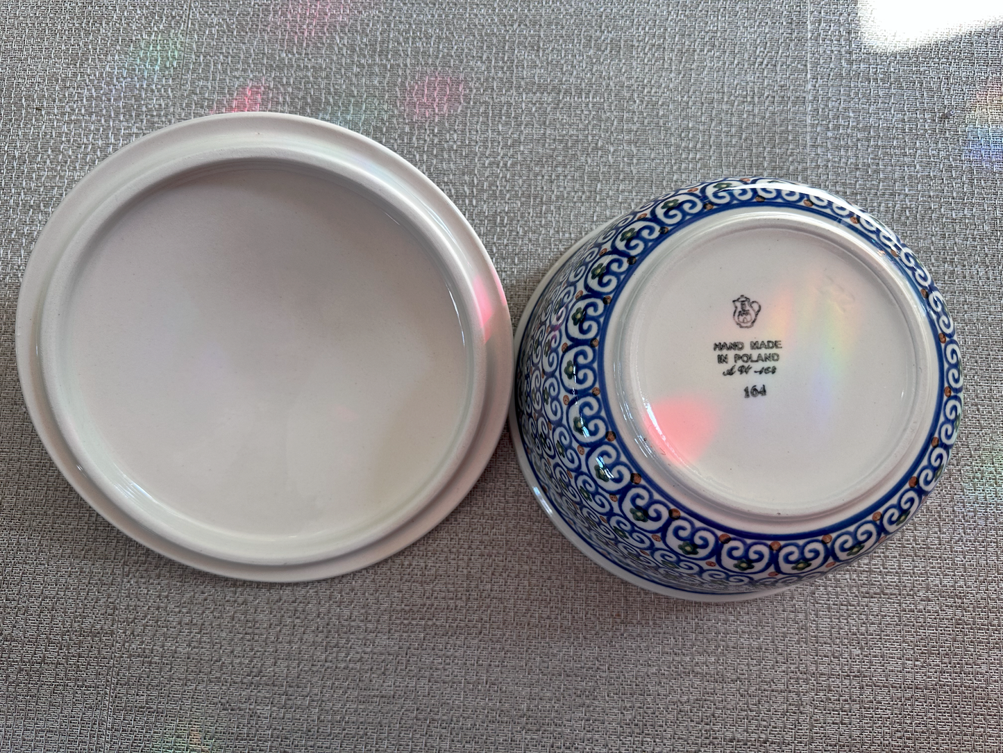 Ceramika Artystyczna – Bolesławiec Hand Made Polish Pottery - Round Mixing Bowl with Lid – 4-Cup Capacity – 7 3/4" Diameter