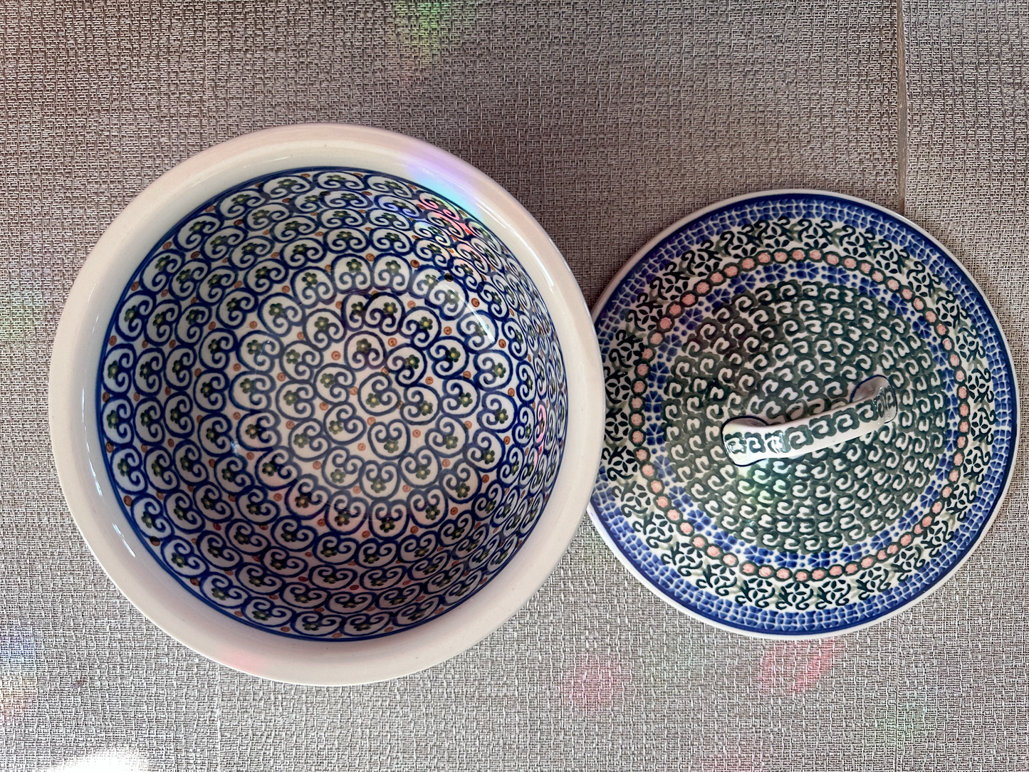 Ceramika Artystyczna – Bolesławiec Hand Made Polish Pottery - Round Mixing Bowl with Lid – 4-Cup Capacity – 7 3/4" Diameter