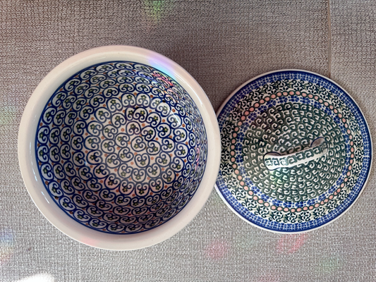 Ceramika Artystyczna – Bolesławiec Hand Made Polish Pottery - Round Mixing Bowl with Lid – 4-Cup Capacity – 7 3/4" Diameter