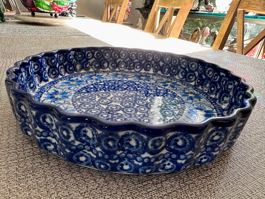 Ceramika Artystyczna – Bolesławiec Hand Made Polish Pottery - Round Scalloped Edge Serving / Quiche Dish – Artist Signed L. Lenkiewicz – Unikat #742 – 3-Cup Capacity
